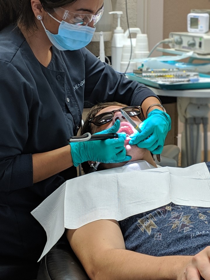 ados chez le dentiste