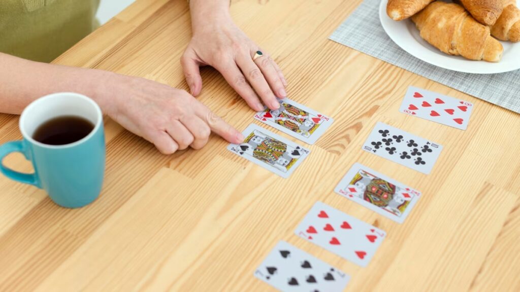 Comment faire une réussite avec un jeu de 32 cartes astuces et règles à suivre